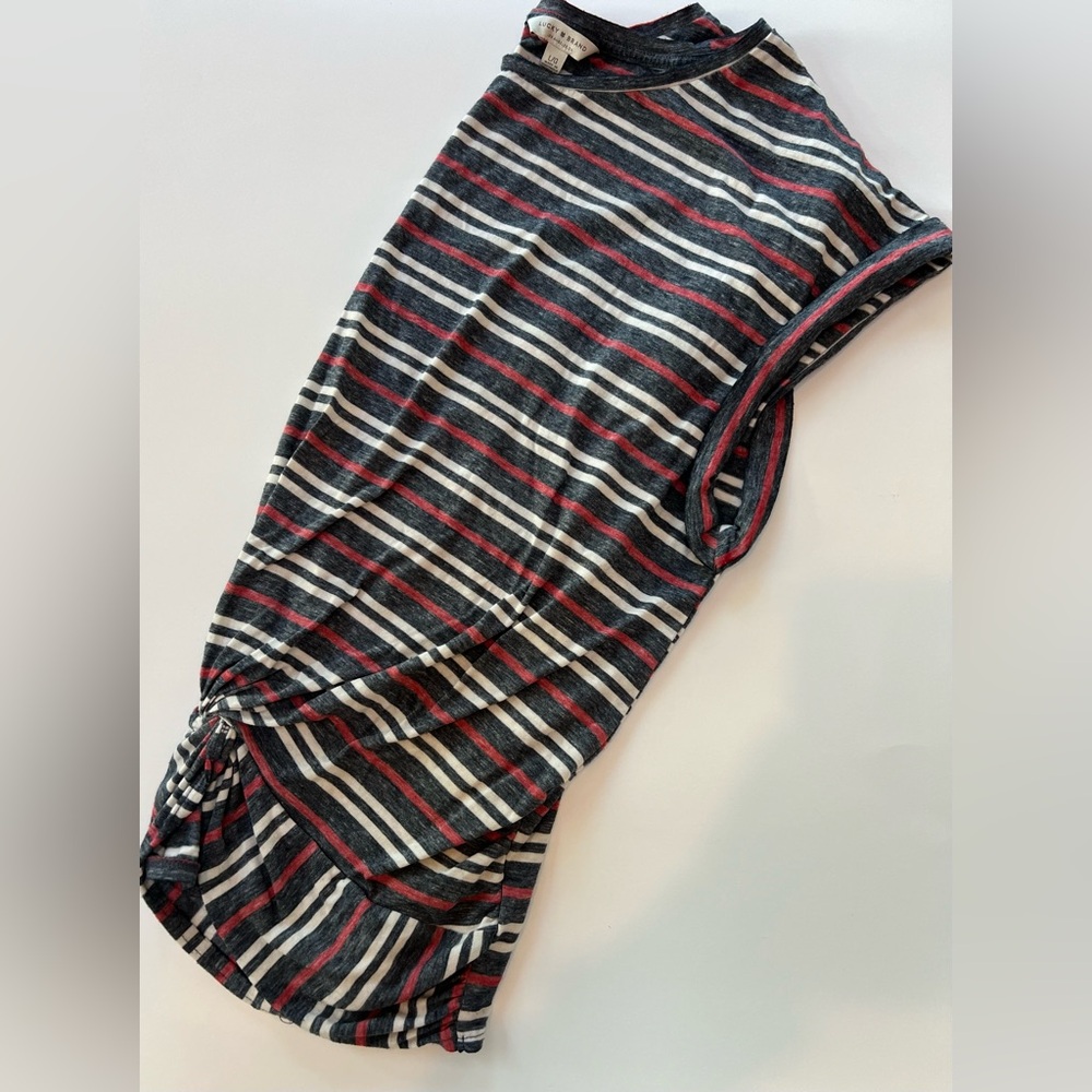 Lucky Brand. Great used condition! Size L. Short sleeve top.